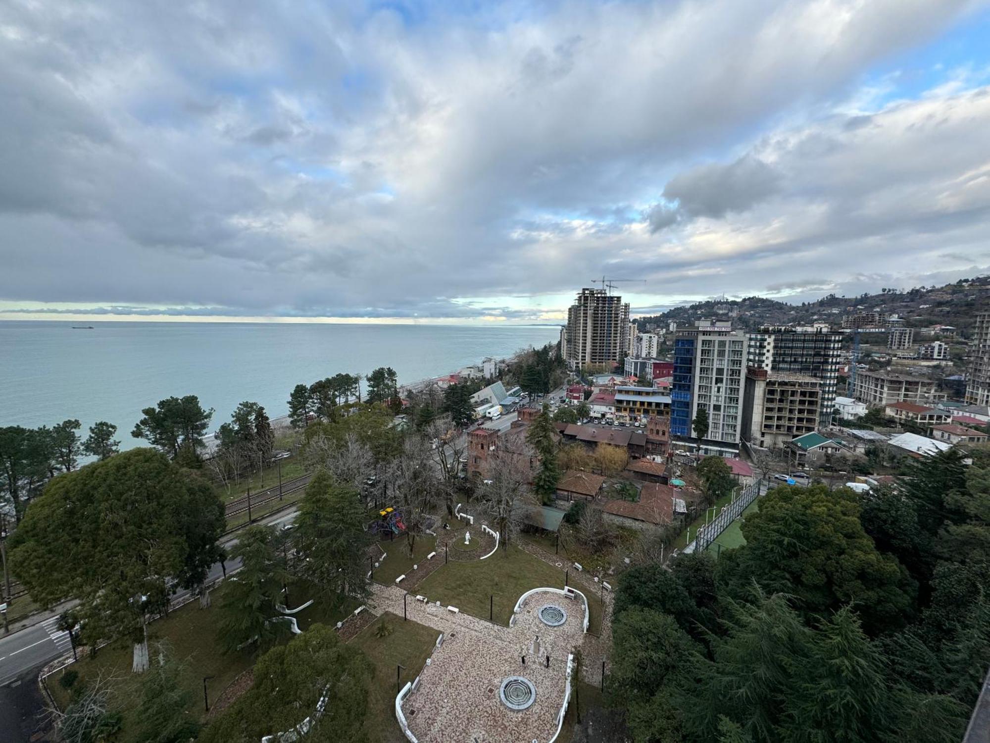 Colibri Lägenhet Batumi Exteriör bild