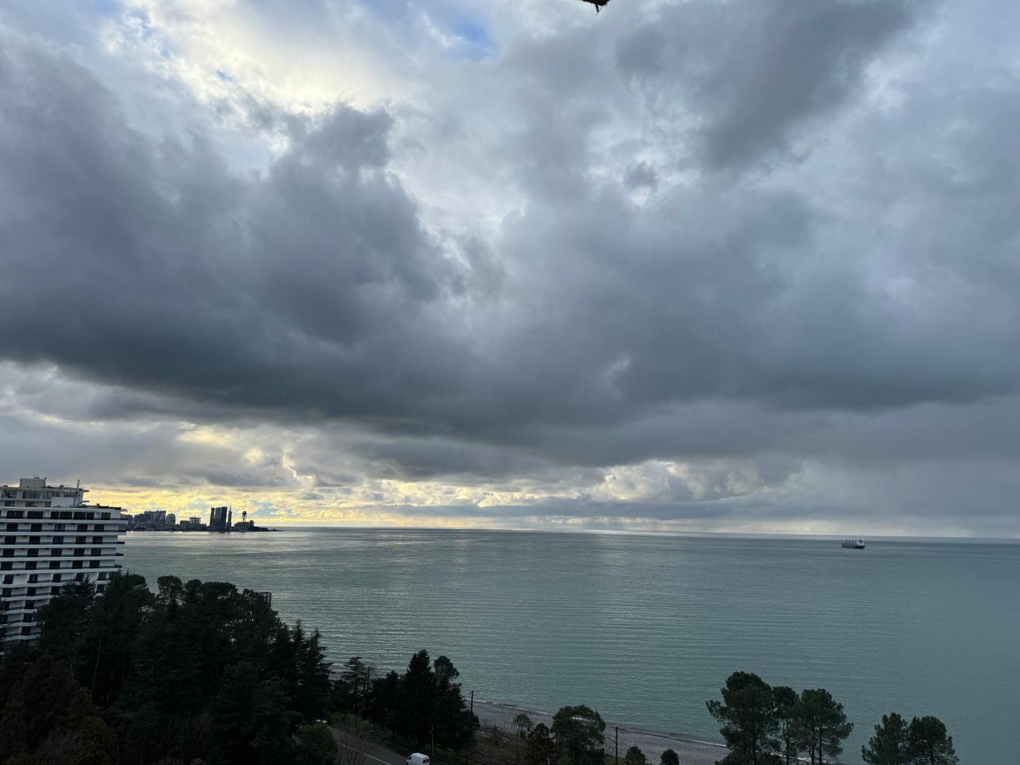 Colibri Lägenhet Batumi Exteriör bild
