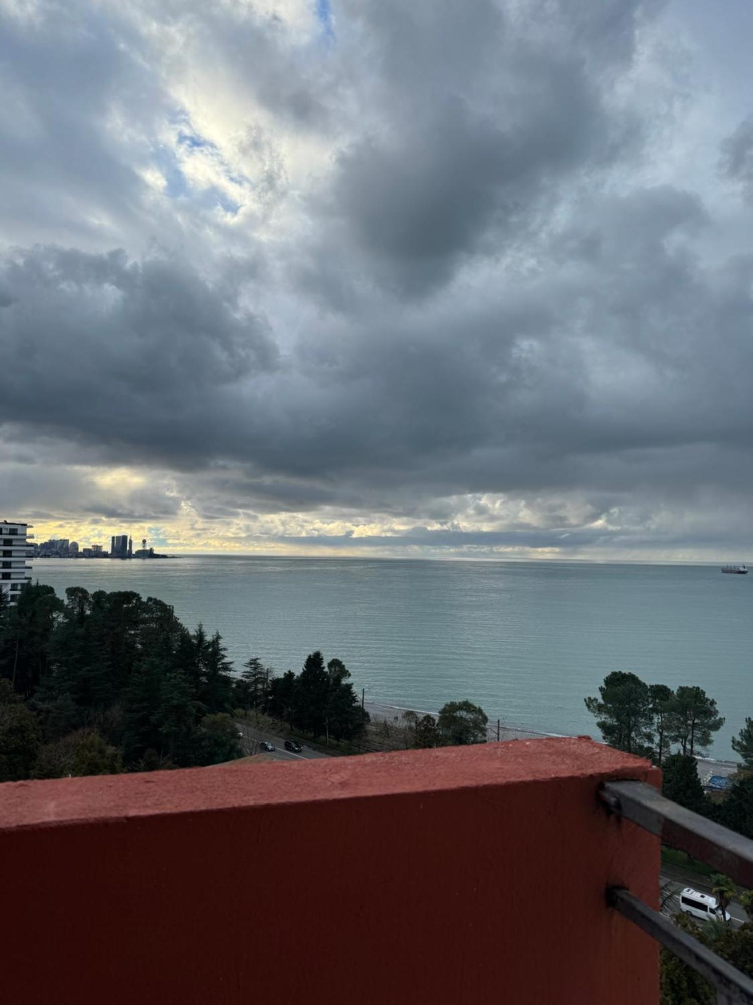 Colibri Lägenhet Batumi Exteriör bild